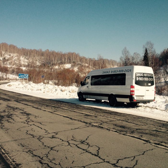 Межгород новокузнецк. Микроавтобус зимой. Микроавтобус Новокузнецк. Услуги микроавтобуса в Добрянке. Пассажирские перевозки микроавтобус Фиат в горах.